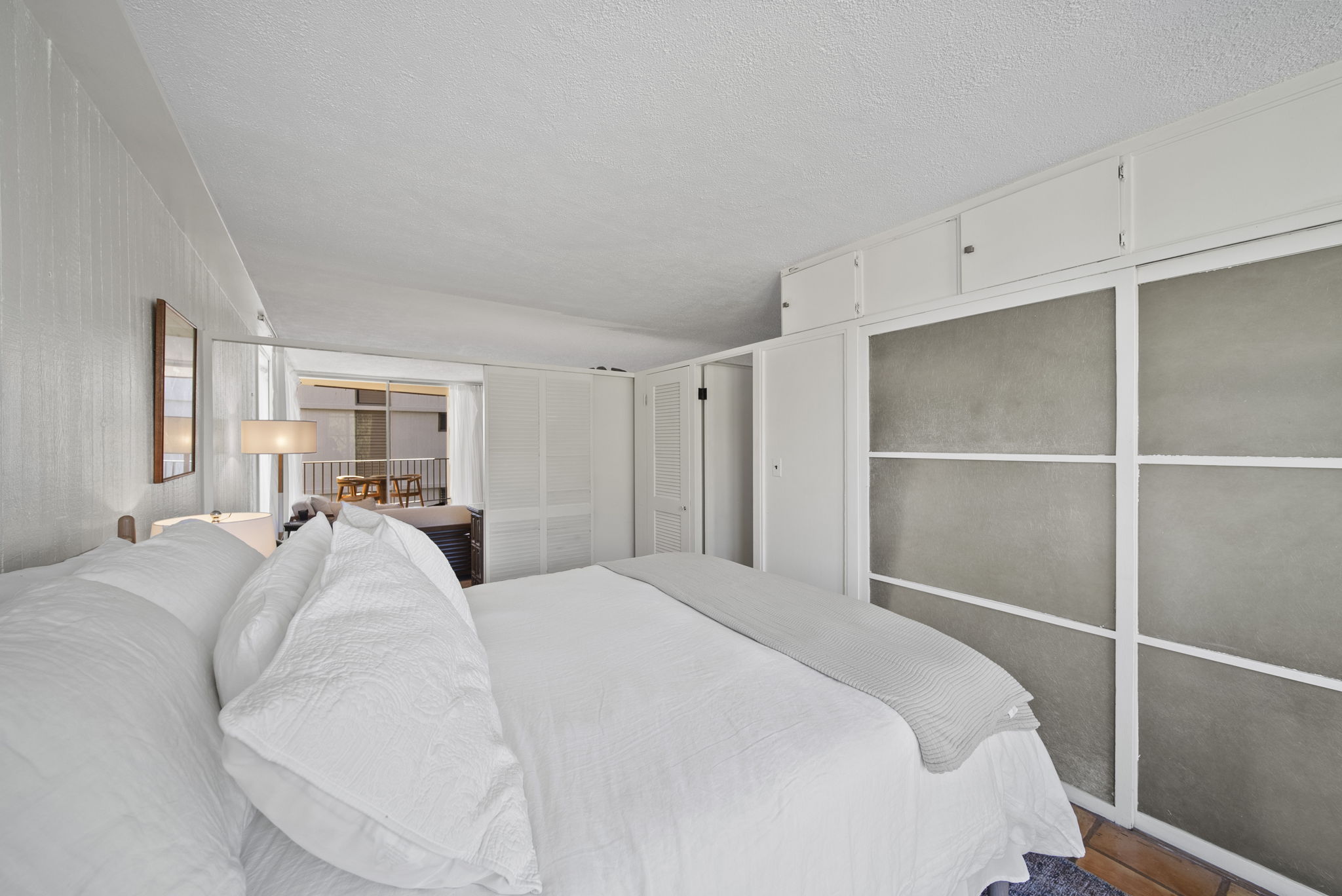 Bedroom storage and frosted partition