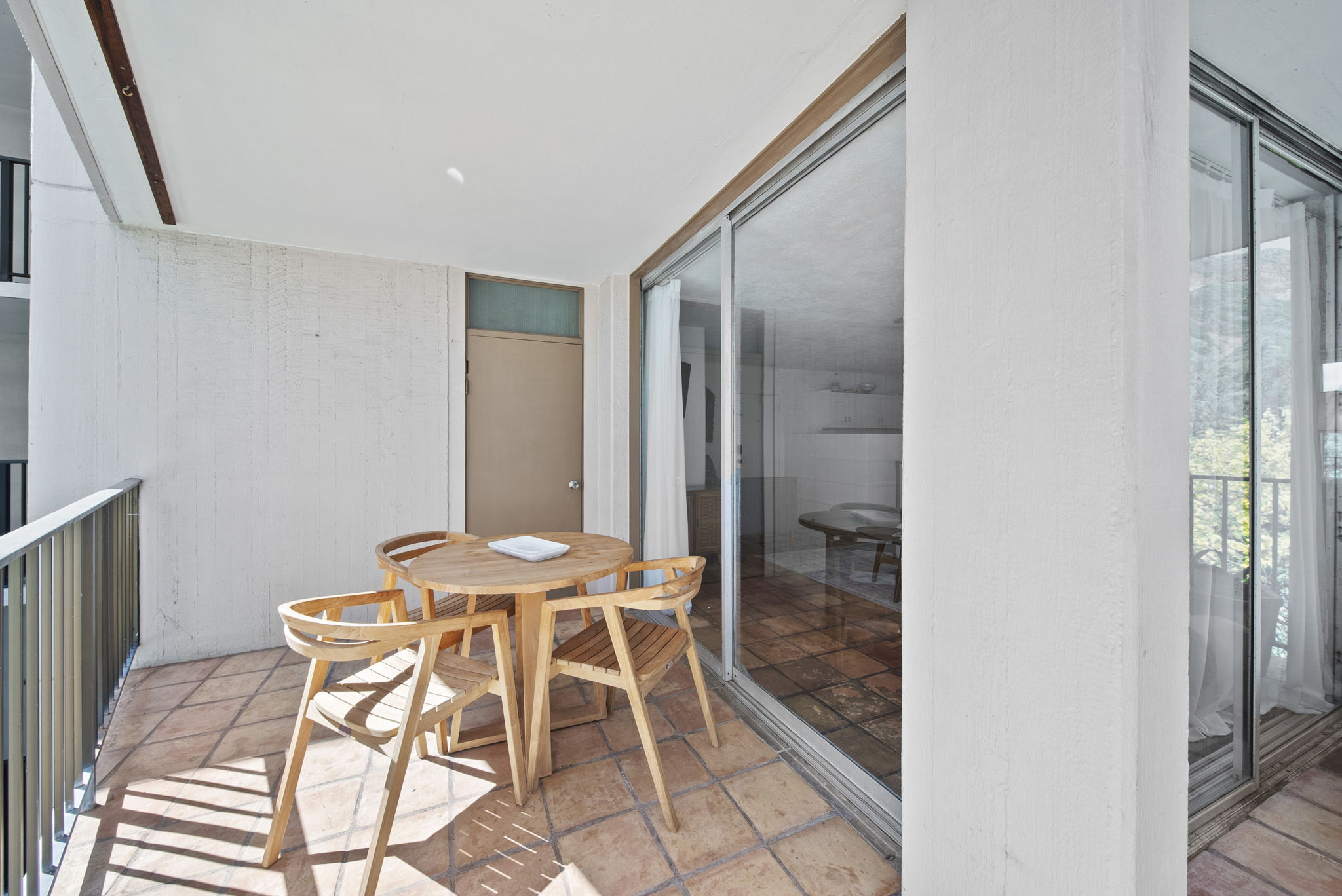 Covered lānai with wood table and four chairs
